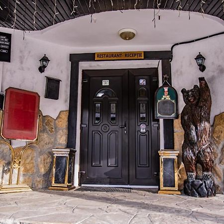 Casa Octavian Hotel Sucevita Ngoại thất bức ảnh