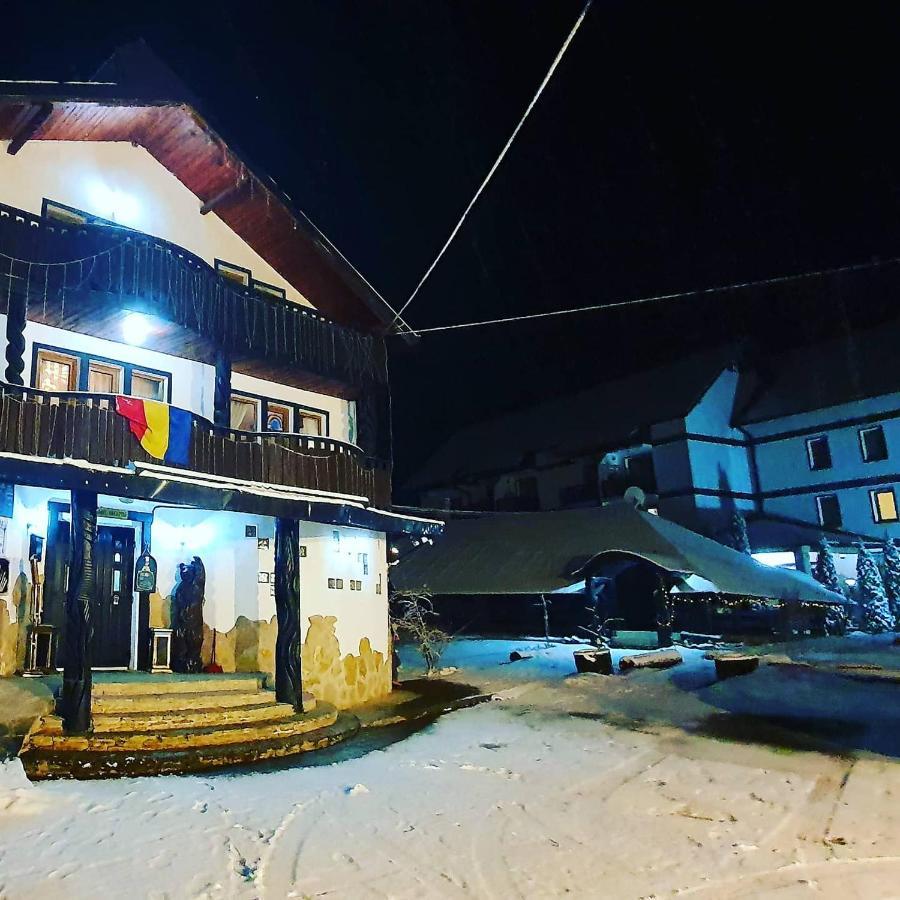 Casa Octavian Hotel Sucevita Ngoại thất bức ảnh
