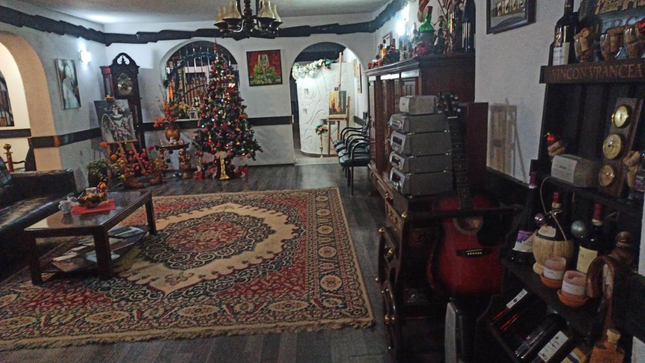 Casa Octavian Hotel Sucevita Ngoại thất bức ảnh
