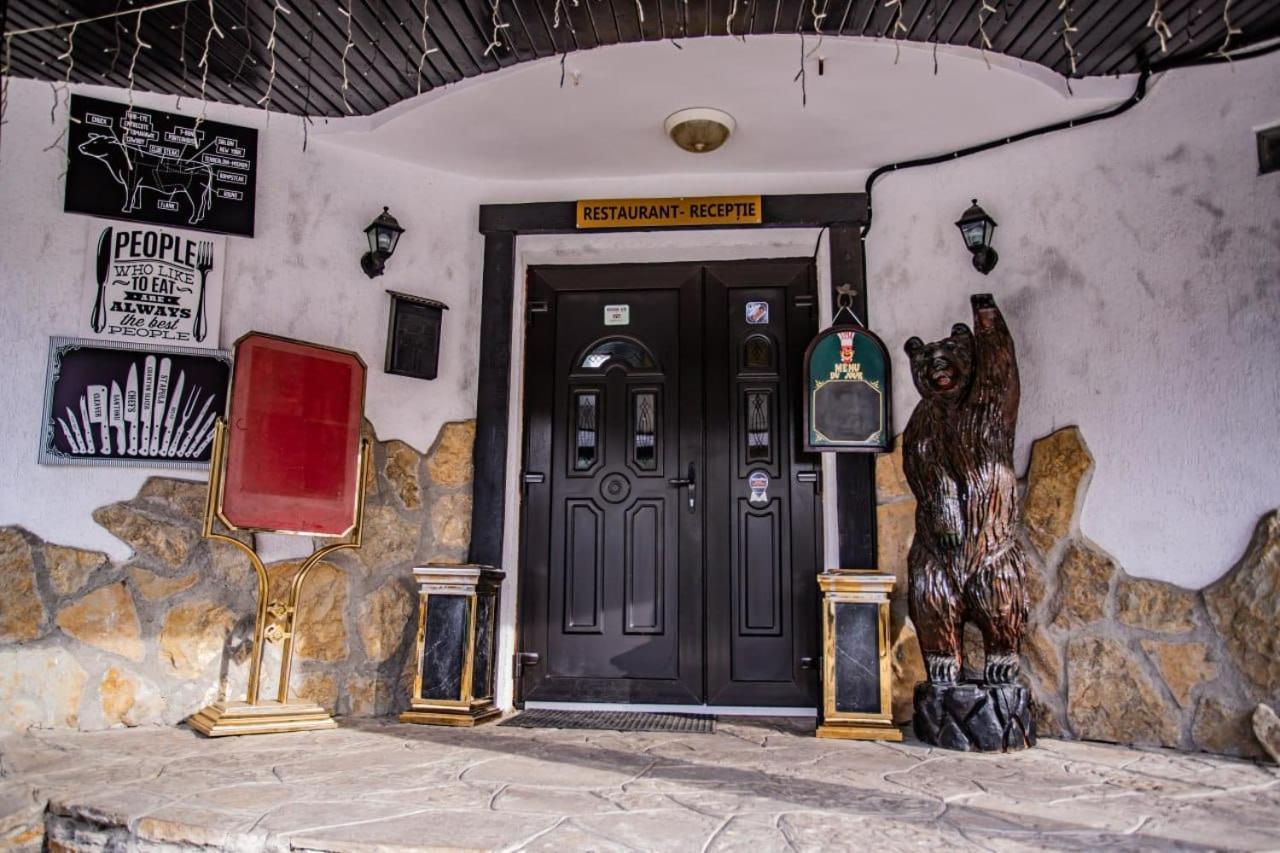 Casa Octavian Hotel Sucevita Ngoại thất bức ảnh