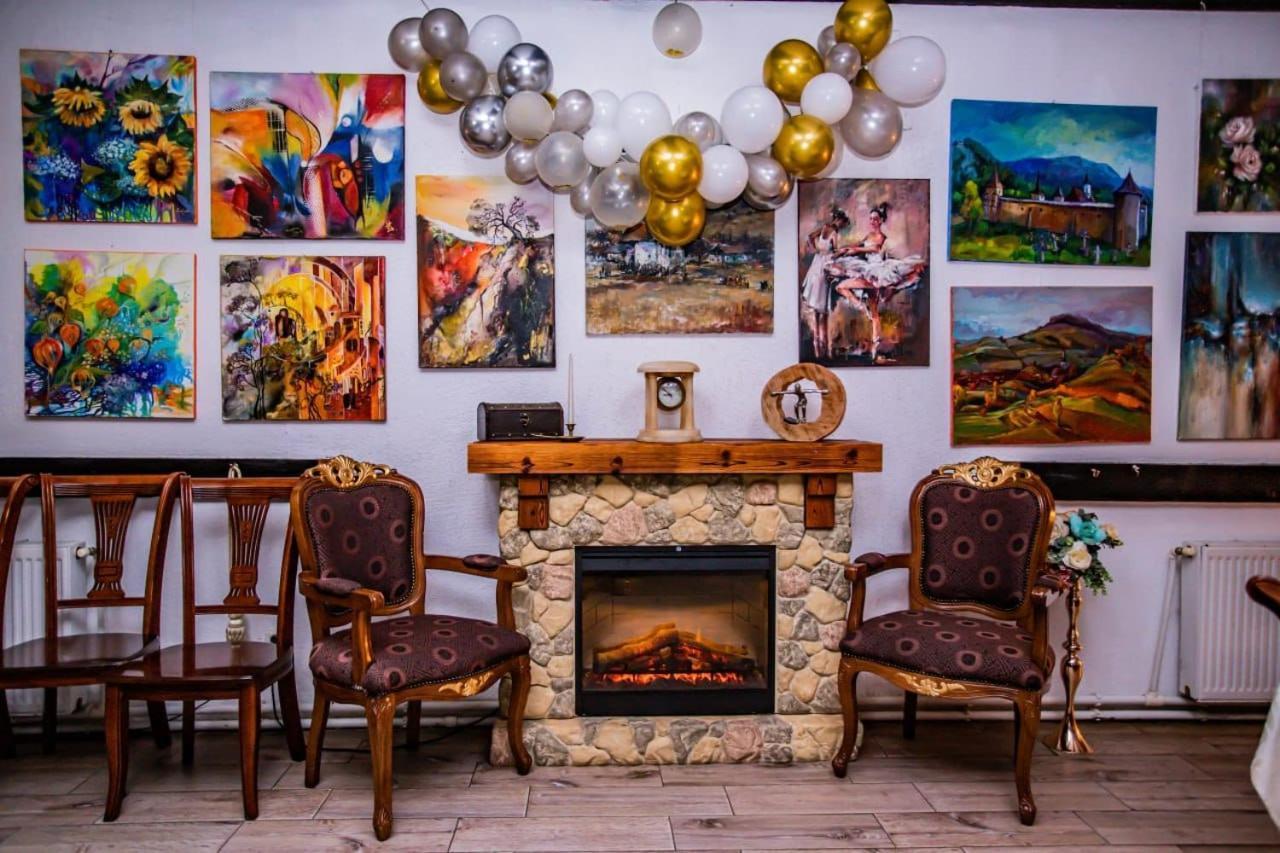 Casa Octavian Hotel Sucevita Ngoại thất bức ảnh