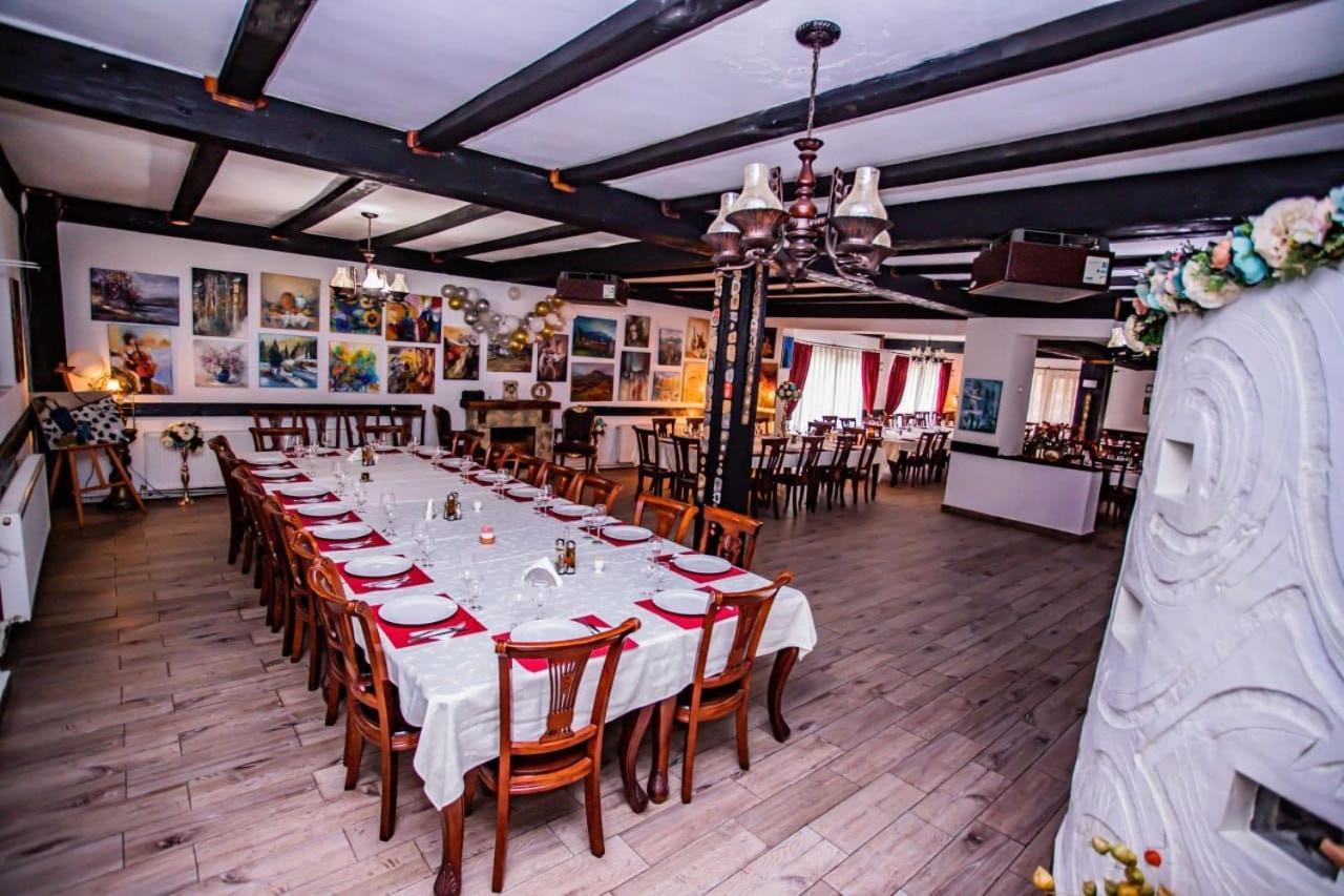 Casa Octavian Hotel Sucevita Ngoại thất bức ảnh