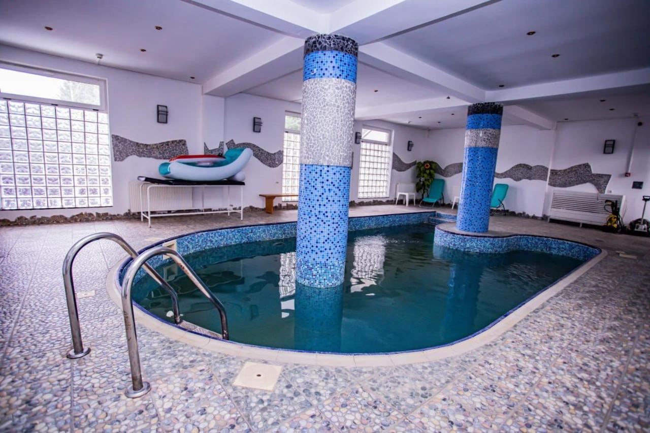 Casa Octavian Hotel Sucevita Ngoại thất bức ảnh