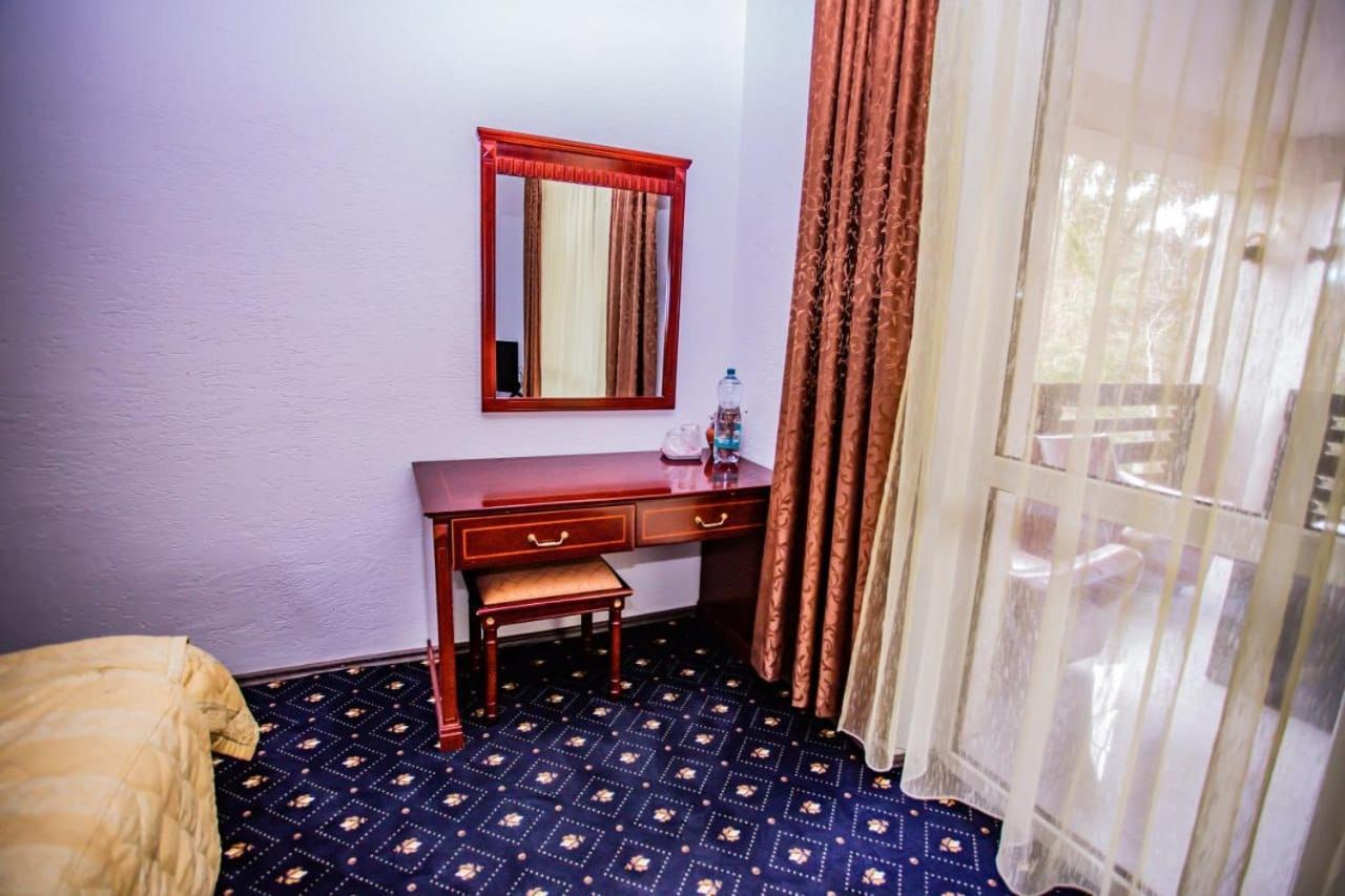 Casa Octavian Hotel Sucevita Ngoại thất bức ảnh