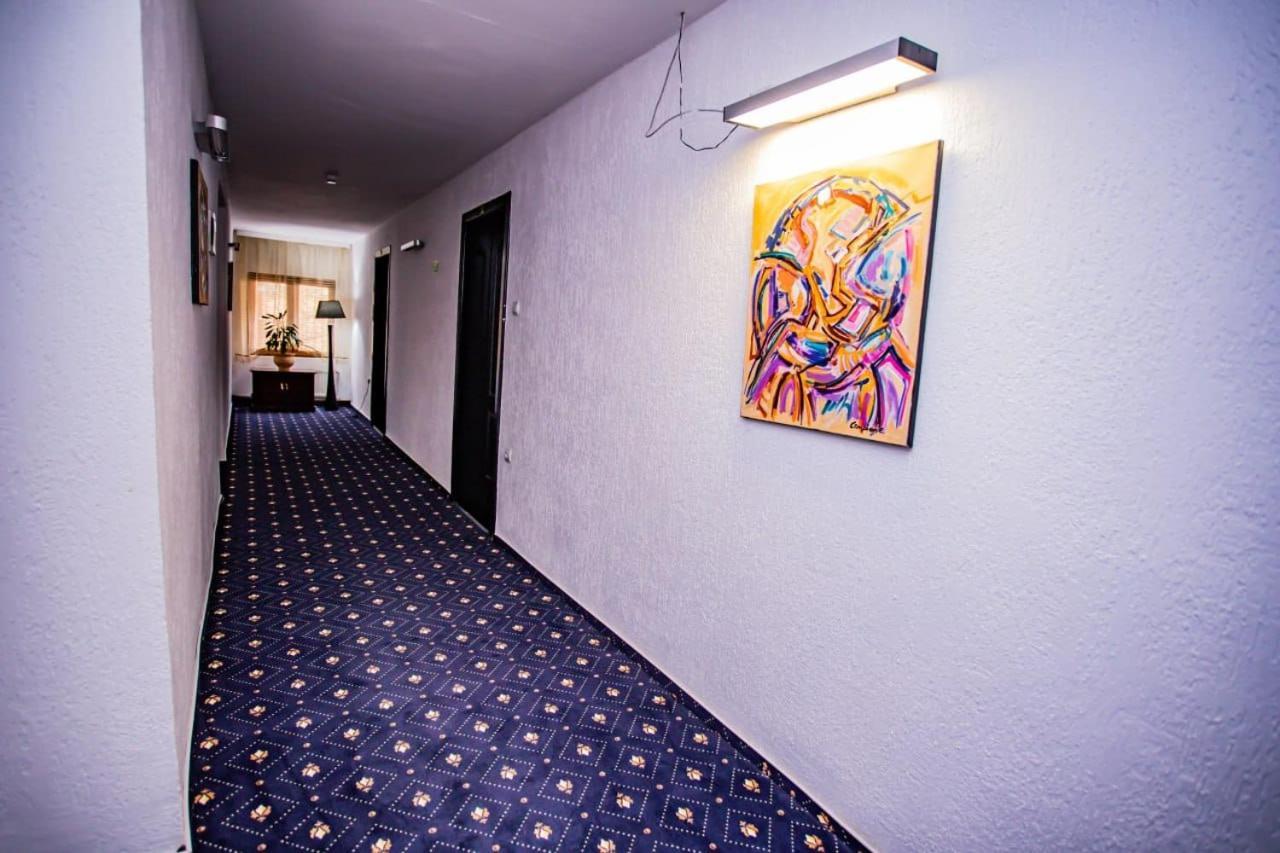 Casa Octavian Hotel Sucevita Ngoại thất bức ảnh