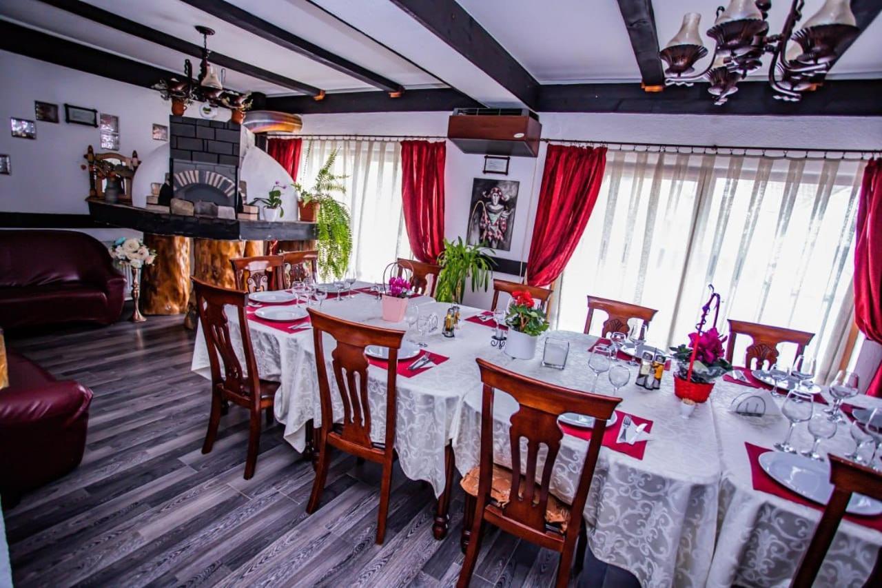 Casa Octavian Hotel Sucevita Ngoại thất bức ảnh