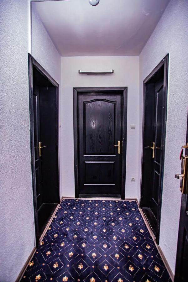 Casa Octavian Hotel Sucevita Ngoại thất bức ảnh