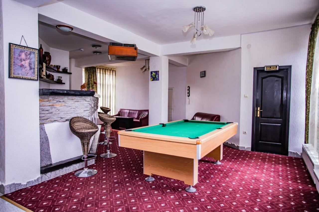 Casa Octavian Hotel Sucevita Ngoại thất bức ảnh