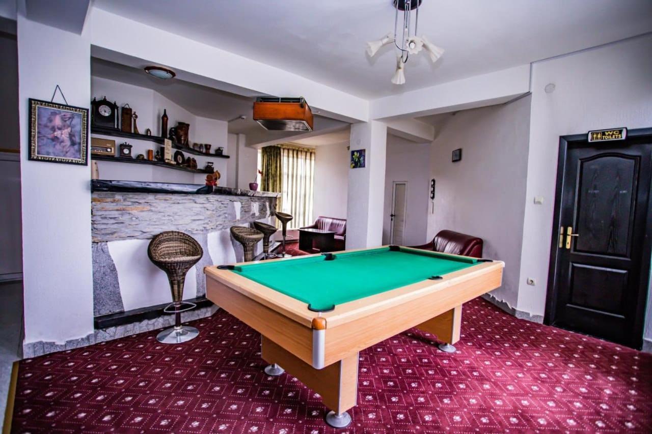 Casa Octavian Hotel Sucevita Ngoại thất bức ảnh