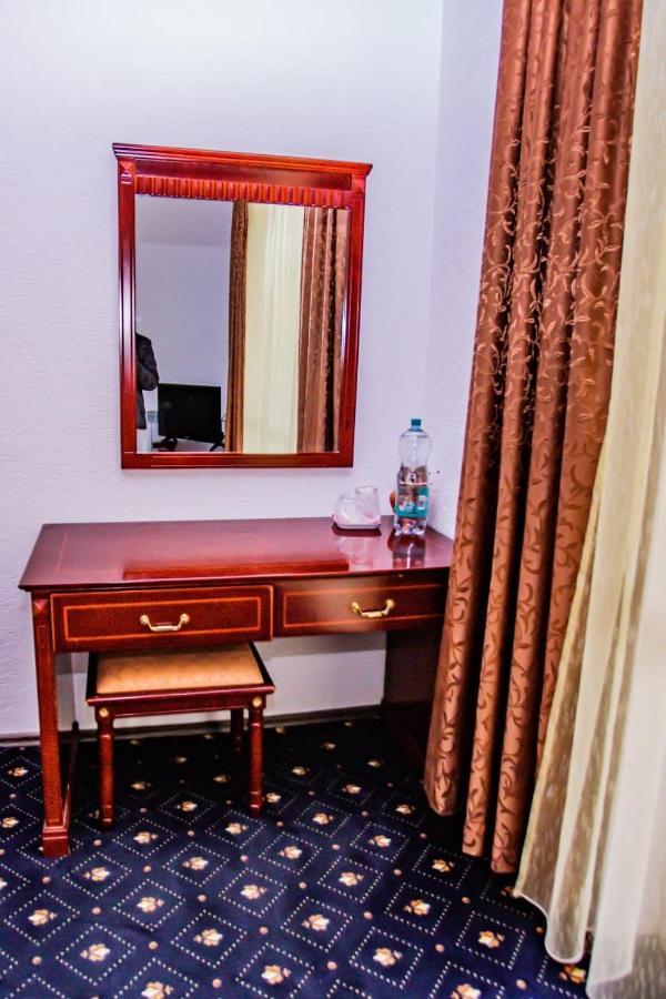 Casa Octavian Hotel Sucevita Ngoại thất bức ảnh